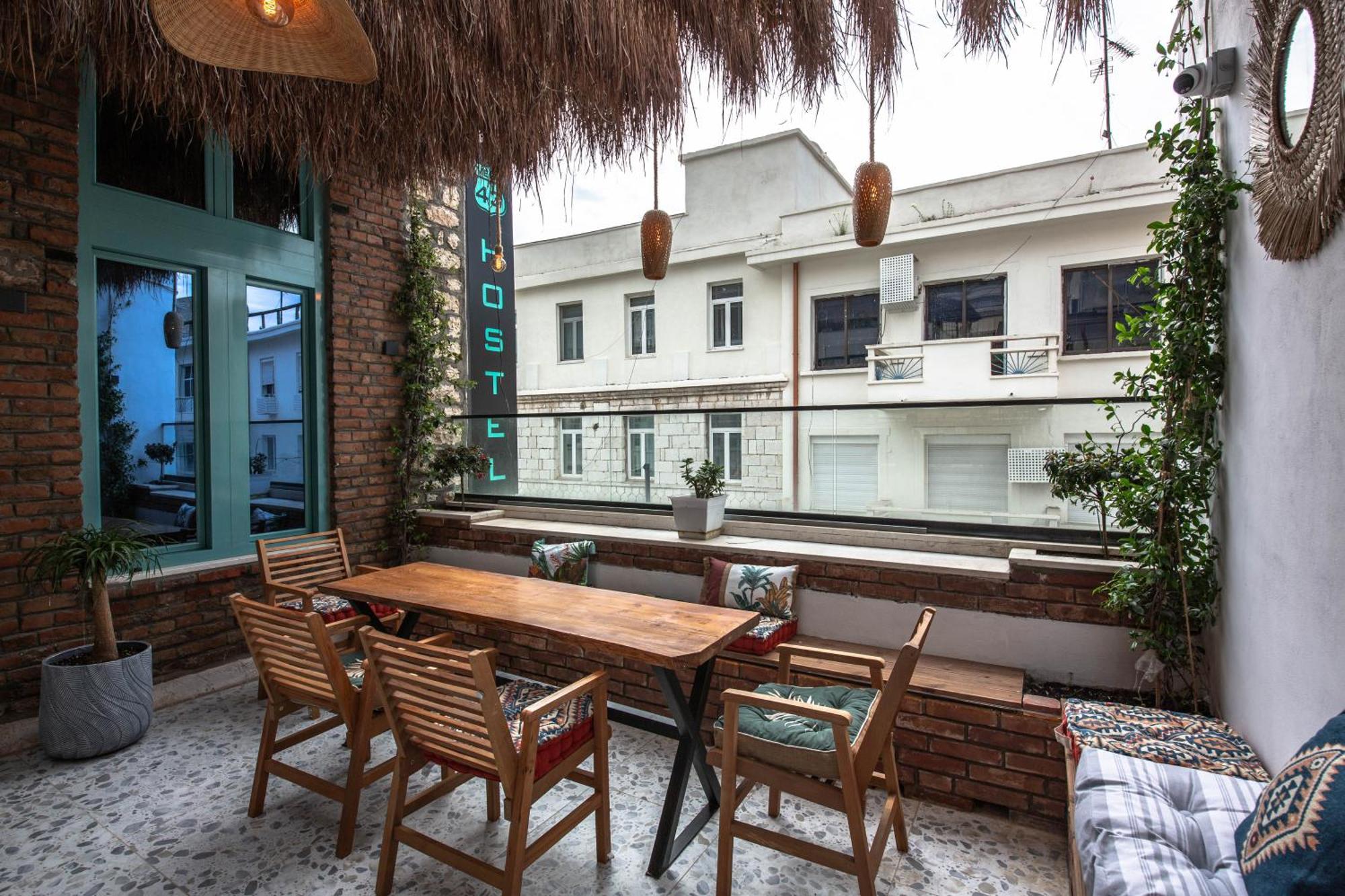 Vega 43 Hostel Sarandë Exterior foto
